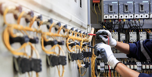 Professional Electrician technician working in Eaton Estates, OH